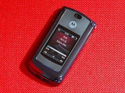 Motorola RAZR2 V8 – спешите видеть!